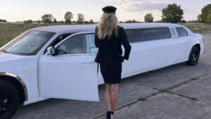 weiße Chrysler Stretch-Limousine für Hochzeiten und Events